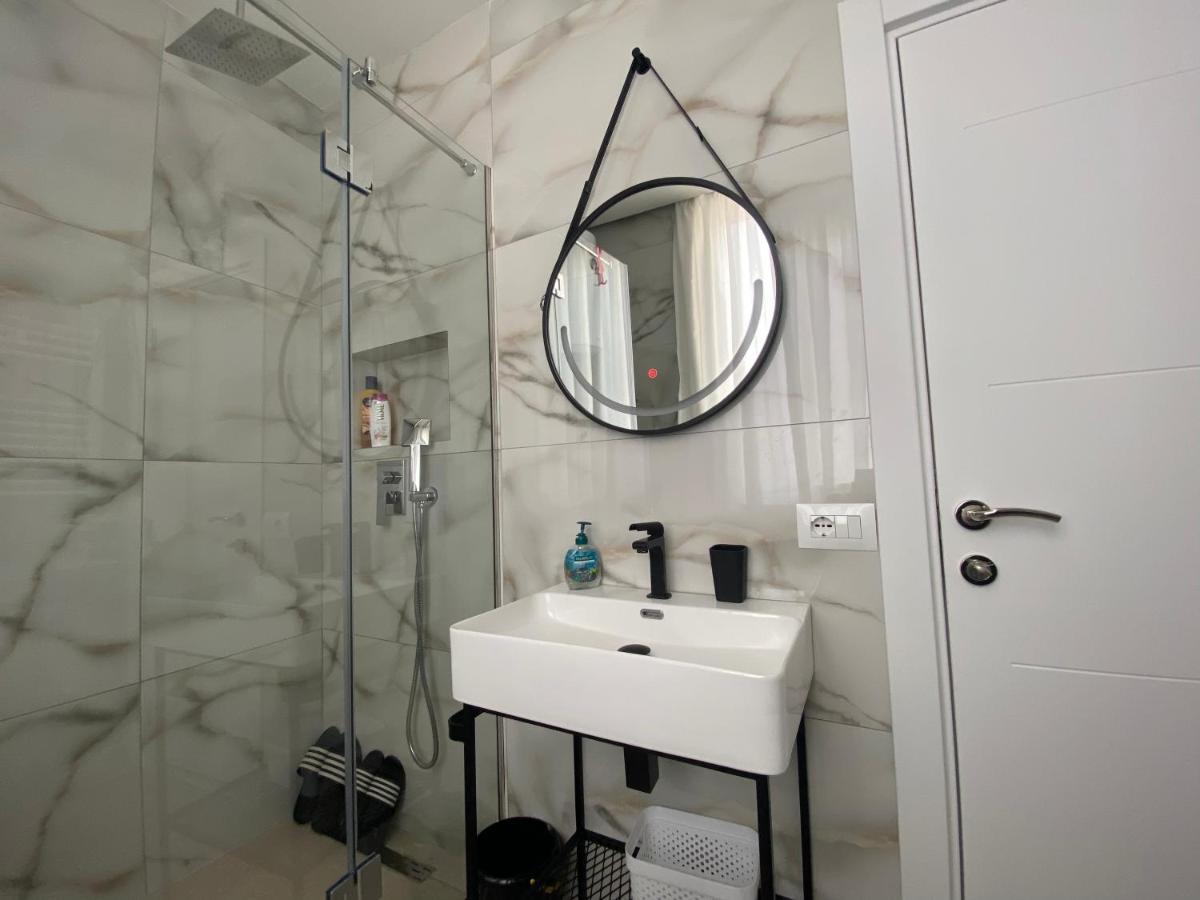 Newly Renovated Apartment Tirana Exterior foto